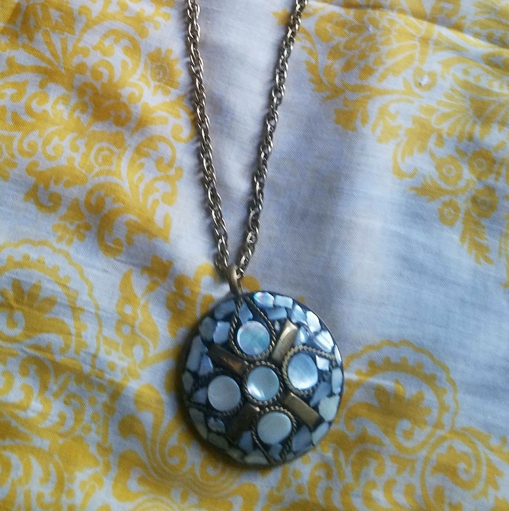 Mother-of-pearl inlaid Bohemian chic necklace